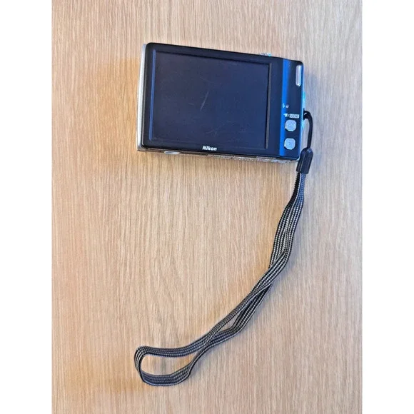 Nikon COOLPIX S4000 12.0 MP Digital Camera Silver 4x Zoom Charger Tested Battery